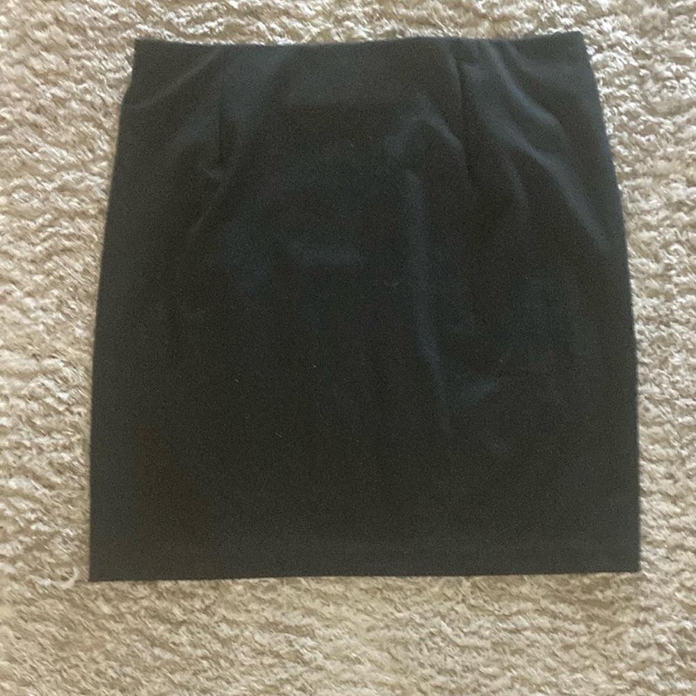Grey and black skirt - Picture 3 of 3